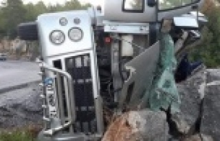 Freni patlayan kamyondan atladı, feci şekilde can...