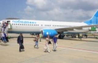 Gazipaşa, Rusya'dan gelen ilk uçuşu karşıladı