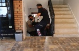 Genç adam ziyaret için geldiği pansiyonda hayatının...