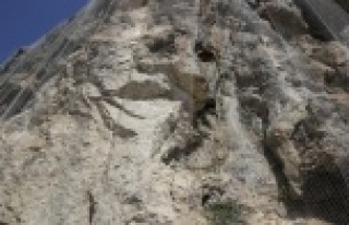 Geyikbayırı’nda kayalık alana tel ağ geriliyor