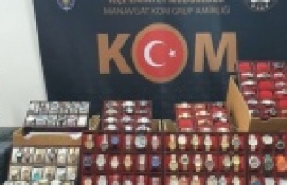 Gümrük kaçağı kol saatleri ele geçirildi