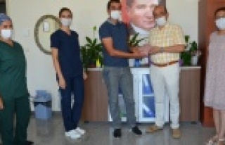 Hastane yönetimi sağlık çalışanlarını yalnız...