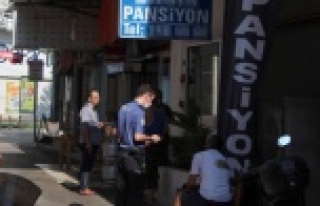 Kaldığı pansiyonun koridorunda ölü bulundu