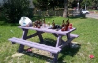 Masada bırakılan alkol çöpleri tepki çekti