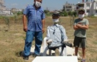 Maske takmayanlara maskeli korkulukla mesaj