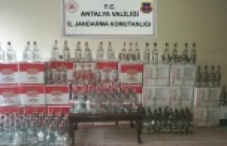 Otel deposundaki sahte içkiye jandarma baskını