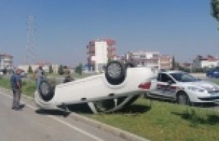 Otomobil takla attı, sürücünün burnu bile kanamadı