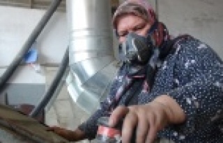 Sanayinin Meryem teyzesi erkeklere taş çıkartıyor