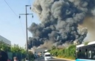 Soğuk hava deposu üretimi yapılan fabrikada korkutan...