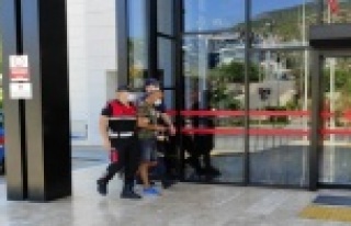 Uyuşturucu satın almaya gelen şahıs jandarmayı...