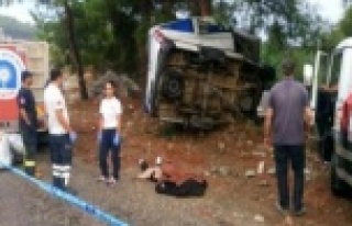 Alanya'da tur minibüsü devrildi: 6 turist yaralı