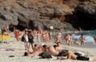 Alanya’da sahiller tıklım tıklım