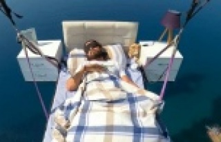 Alanya’da 'yatakla' uçtu, gökyüzünde...