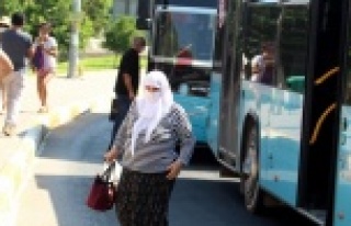 Alanyalılar dikkat! Halk otobüsüne binmek için...