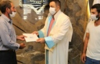 ALKÜ'de yürek yakan diploma töreni