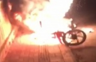 Antalya'da motosiklet alev alev yandı