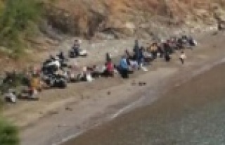 Arıza yapan tur teknesindeki 190 göçmen yakalandı