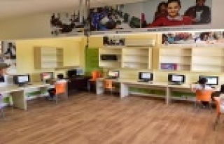 Bilişim sınıfları her gün onlarca öğrenci ağırlıyor