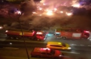 Çöp eşyaların olduğu alanda çıkan yangın korkuttu