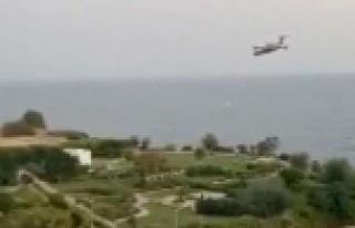 Denize sorti yapan yangın söndürme uçağı heyecanlandırdı