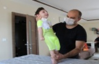 Doktorlar "Üç ay yaşar" dedi, 2,5 yaşında...