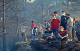 Evlerine yakın bölgede çıkan orman yangınından...