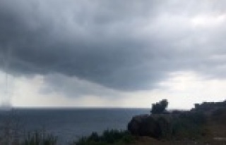 Gazipaşa'da sahile 200 metre mesafede dev hortum