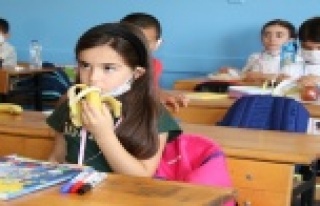 İlk teneffüste 60 bin öğrencinin meyvesi Büyükşehir’den