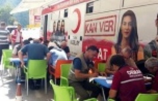 Kan stoklarını yeniden doldurmak için bağış...