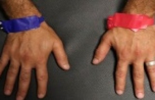 Koronavirüs hastalarına pozitif bileklik uygulaması