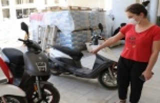 Maskeyi gözüne kadar çekip, borcu devam eden elektrikli...