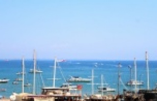 Oruç Reis Antalya açıklarına demirledi