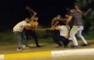 Yol verme kavgasında sopa ve demir çubuklarla birbirlerine...