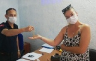 Zabıta ekipleri, buldukları altın kolyeyi sahibine...