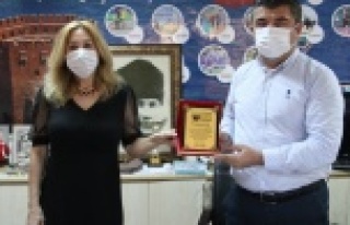 ADD'den Levent Uğur'a teşekkür plaketi