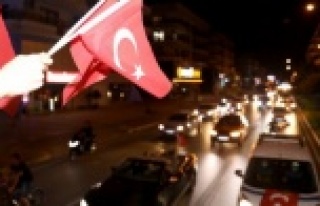 Alanya Belediyesi cumhuriyet coşkusunu ev ve sokaklara...