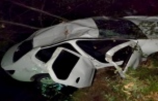 Alanya'da otomobil şarampole yuvarlandı: 2...