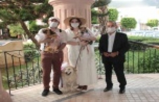 Alanya'da veteriner çiftin nikahında davetlilere...