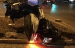 Alanya’da demir levhaya çarpan sürücü ağır...