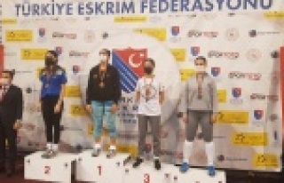 Alanyaspor Eskrim Takımı madalyalara ambargo koydu