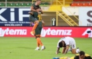 Alanyaspor liderliğe rekorla devam ediyor