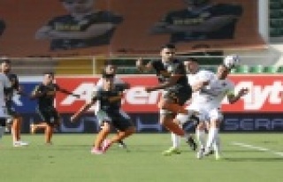 Alanyaspor, milli araya Süper Lig lideri olarak girdi