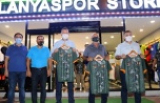 Alanyaspor taraftarından örnek davranış