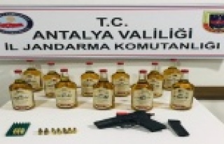Antalya’da 11 şişe kaçak viski ele geçirildi