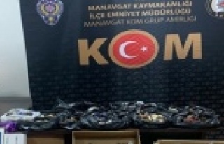 Antalya’da yüzlerce gümrük kaçağı malzeme...