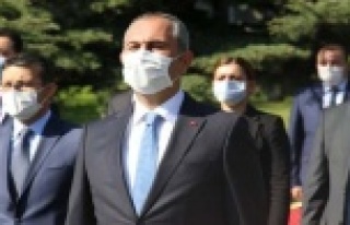 Bakan Gül'den hakim ve savcıları ilgilendiren...