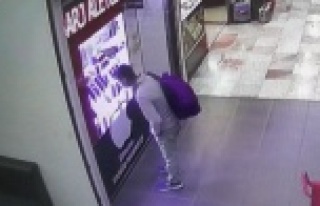 Cep telefonunu 7 saniyede yürüttü, cebine bile...