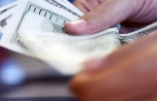 Dolar 8 lirayı aştı