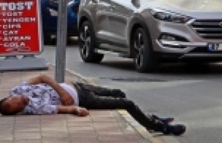 Esnaf sandalyesini sarhoş adam için uyarı levhası...