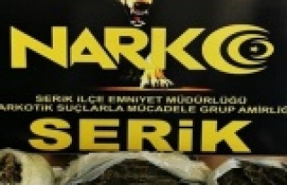 Evde yapılan aramada 3 kilo esrar ele geçirildi